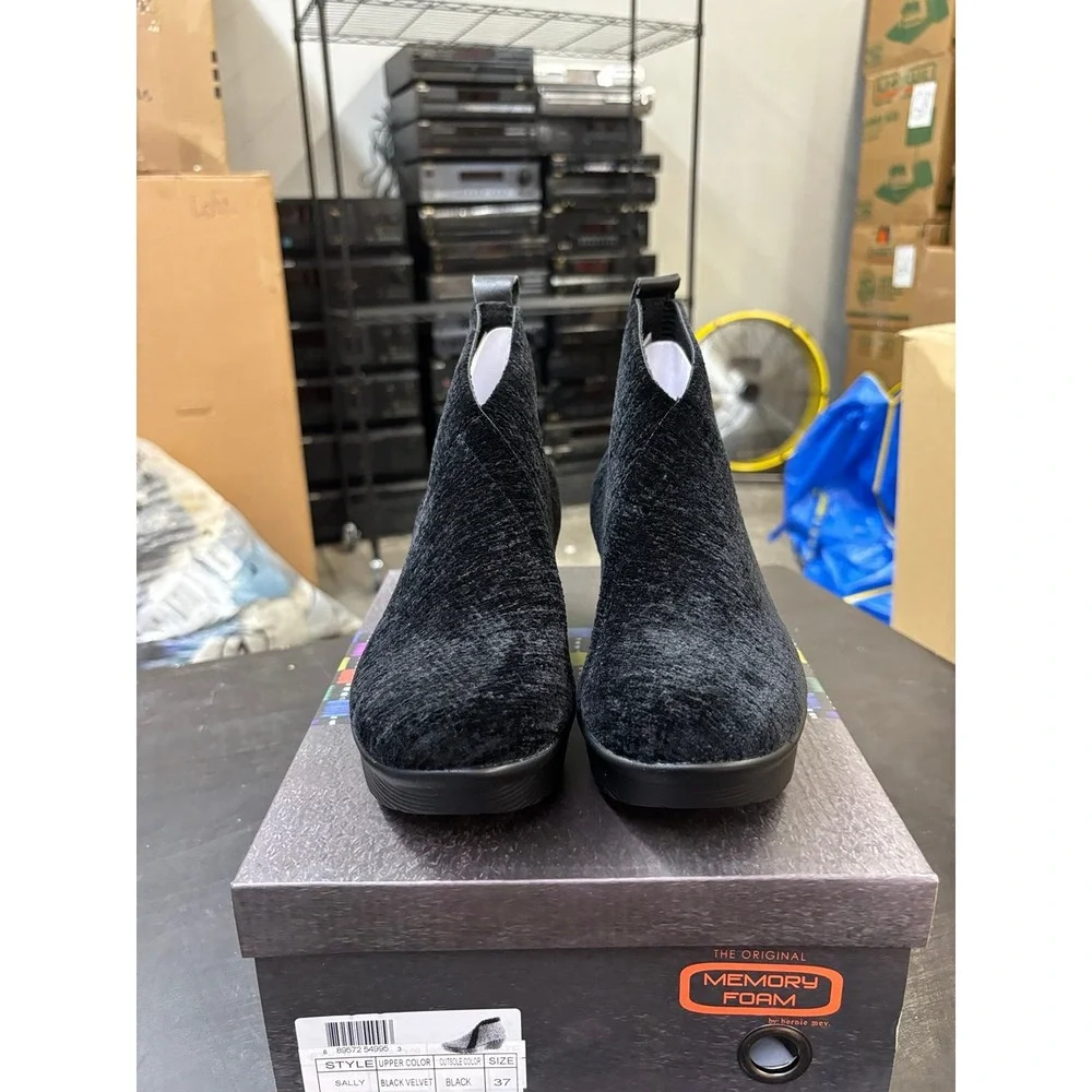 Bernie Mev Sally Black Velvet Wedge Ankle Boots Womens Size 38 US 7.5-8